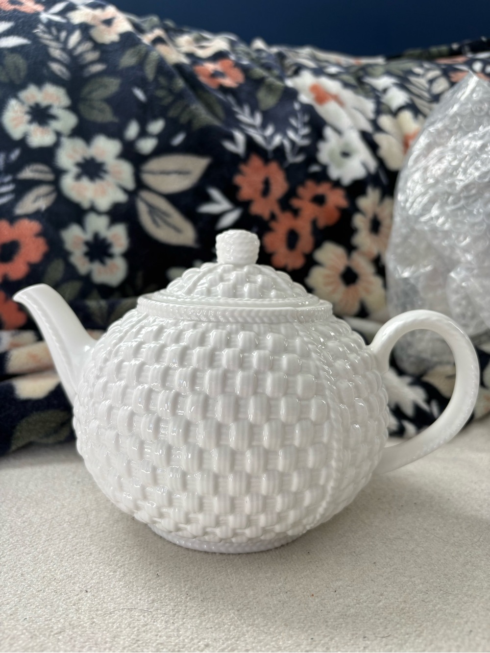 Tiffany & Co. White 'Tiffany Weave' Ceramic Teapot and cups with saucers